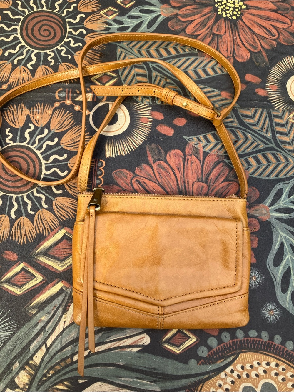 HOBO  Tan Leather Amble crossbody